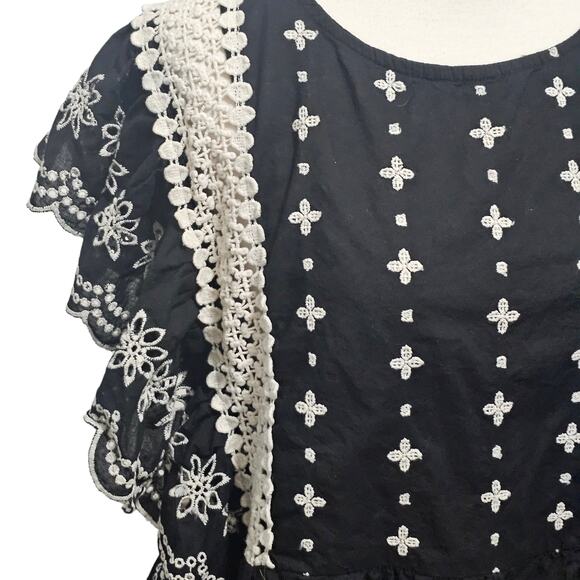 Monograph Black Creme‎ Embroidered Eyelet Crochet Scalloped Ruffle Sleeve Top L - Picture 2 of 13